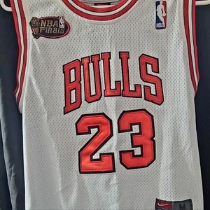 Medium NIKE NBA FINALS CHICAGO BULLS JERSEY MICHAEL JORDAN